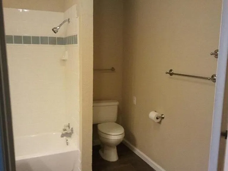 1011 Florence St — Photo 4