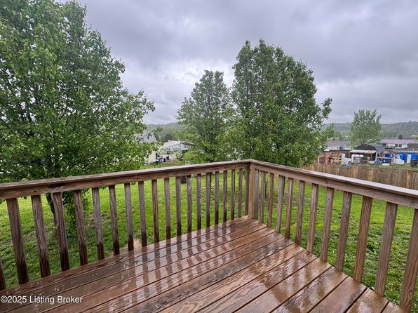 18 Robert St, Carrollton, KY 41008