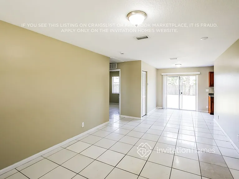 1672 W Breezy Ln — Photo 3