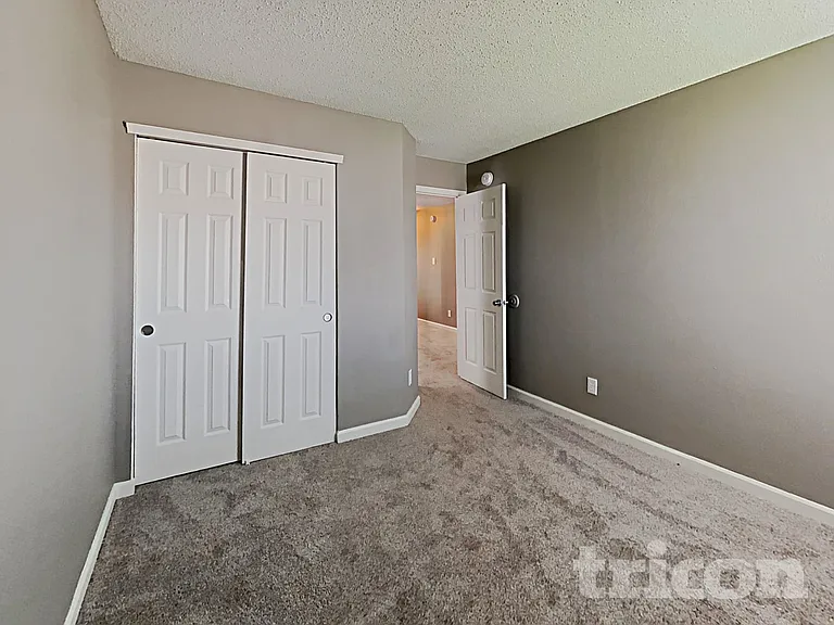 4525 Connaught East Dr — Photo 10