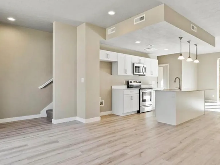 1672 S 225 W — Photo 2