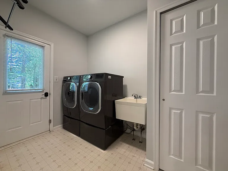 8011 Lions Crest Way — Photo 40