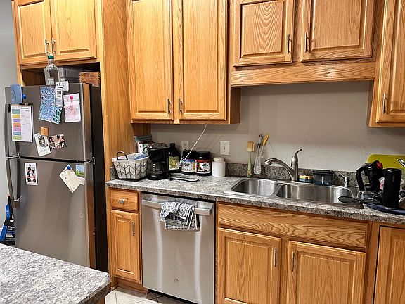 3rd image of 818-822 W Hamilton St #304