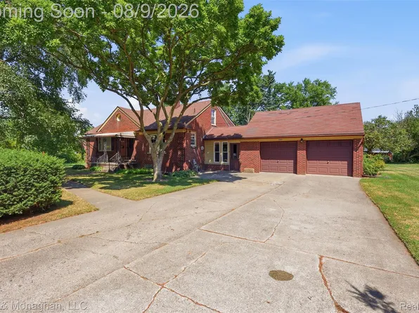 15801 E Eleven Mile Rd, Roseville, MI 48066