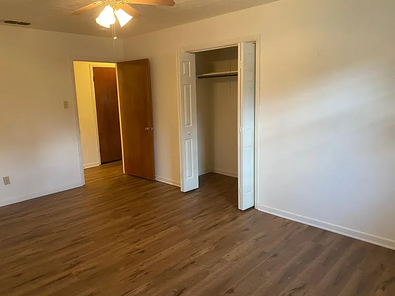 2811 Royal Dr — Photo 6