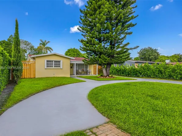 304 SW 68th Ave, Pembroke Pines, FL 33023