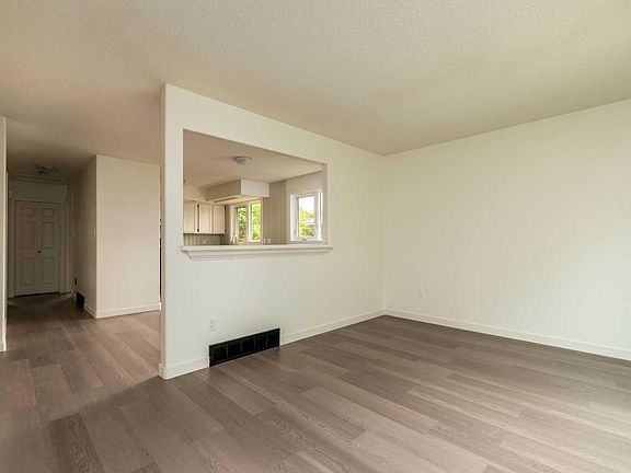 5th image of 4821 48th St