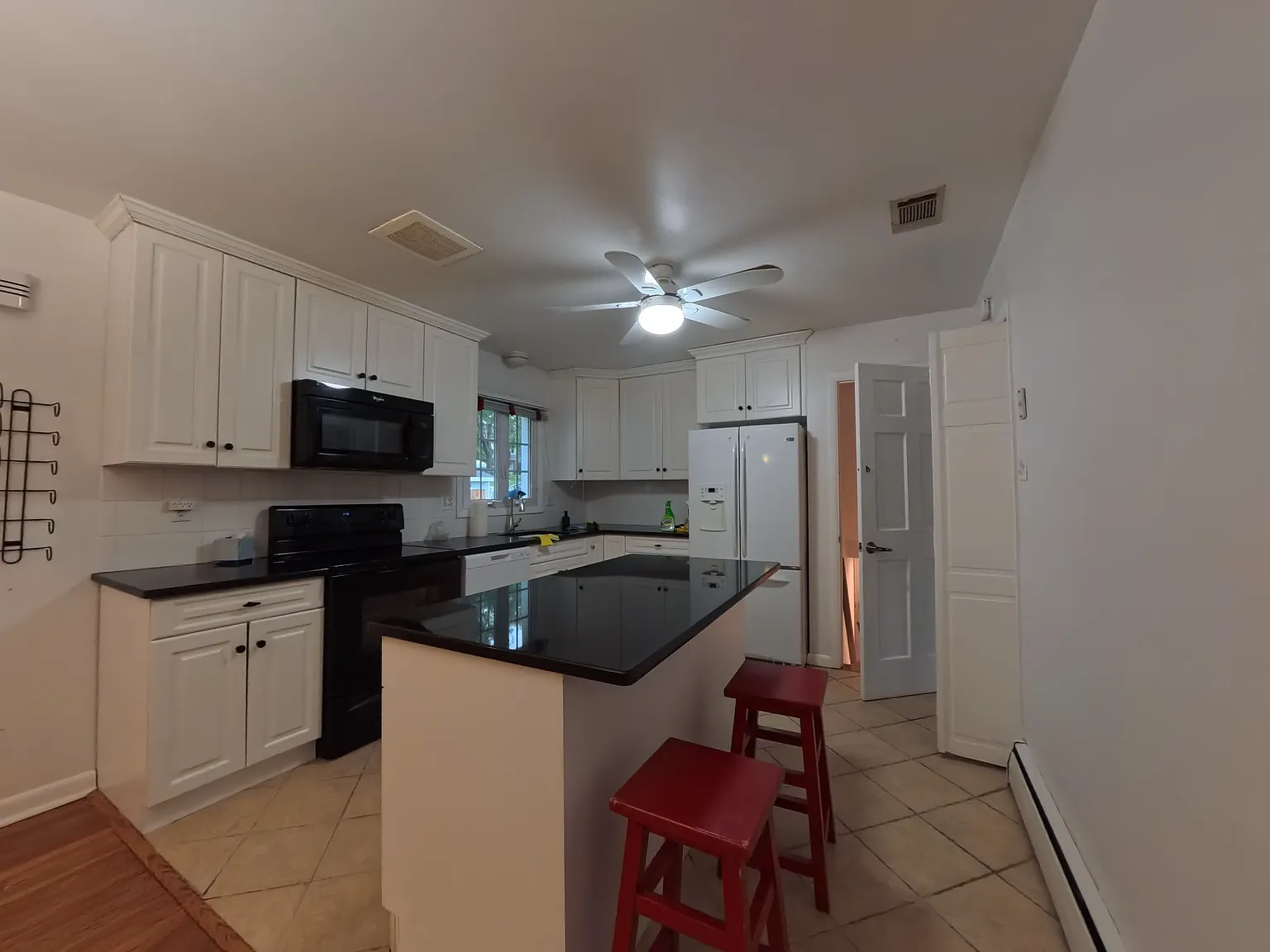 3 bed, 2.5 bath, 1517 sqft, $3,700 — Photo 1