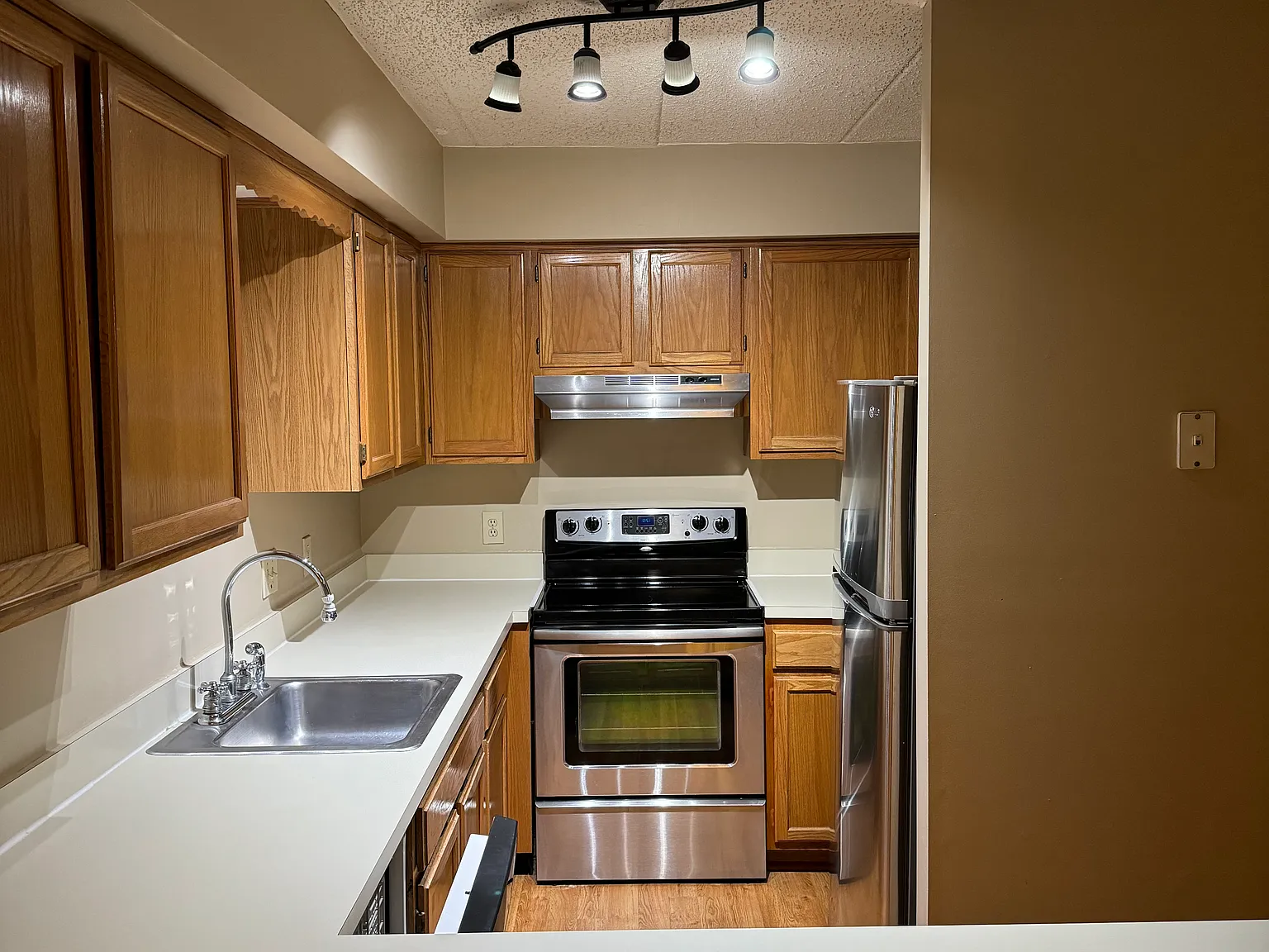 2 bed, 1127 sqft, $1,975 — Photo 4