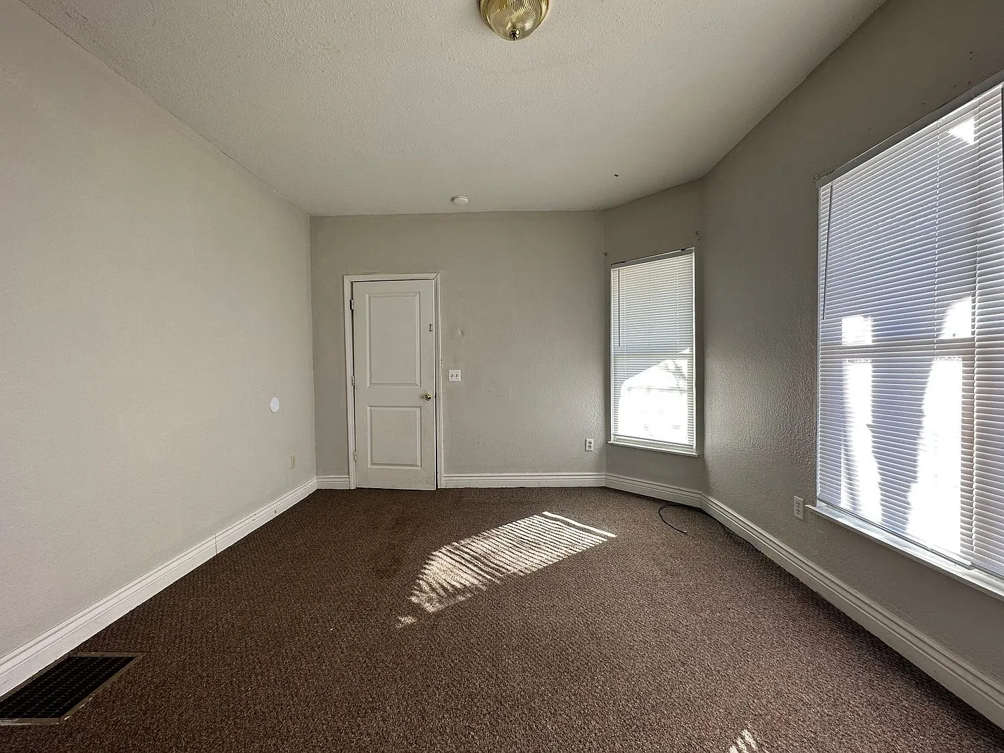 2 bed, 1.0 bath, $850 — Photo 3