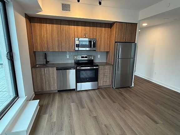 5th image of 758 Dovercourt Rd #707