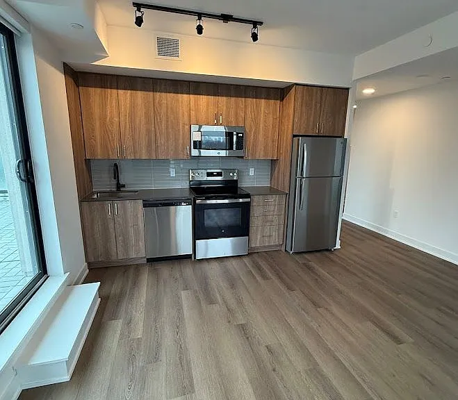 758 Dovercourt Rd #707 — Photo 5