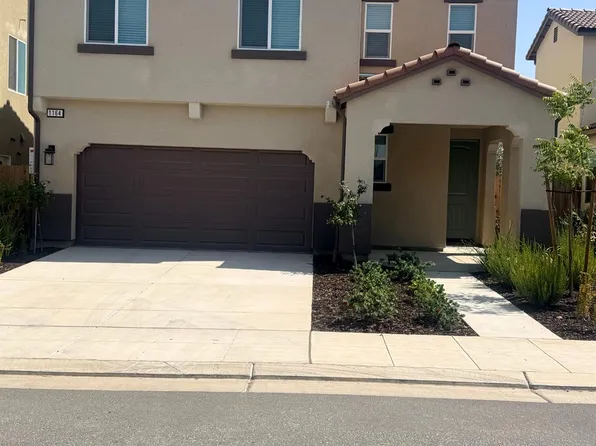 1164 Ponderosa Way W, Madera, CA 93636