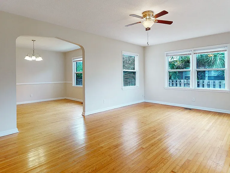 Belmont Terr 1274 - 1276 — Photo 16