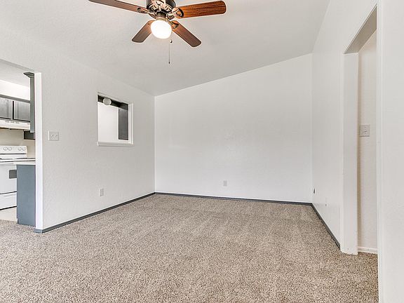4th image of 1706 Hillcrest Dr #1