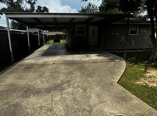 1307 S 16th St, Nederland, TX 77627