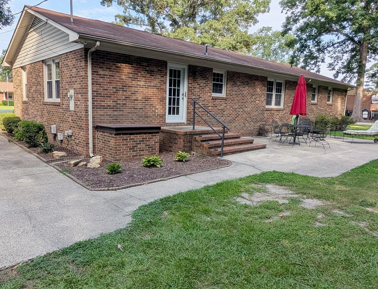 3 bed, 2.0 bath, $1,600 — Photo 3