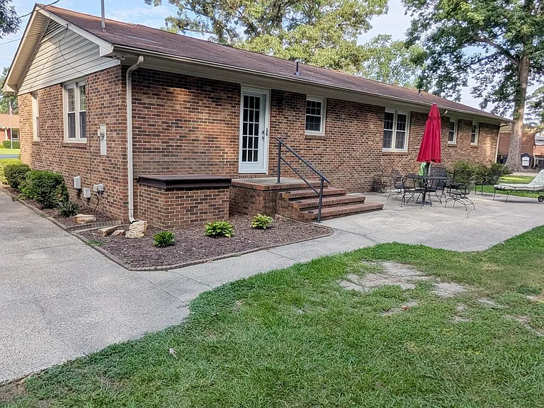 3508 Catherine St — Photo 4