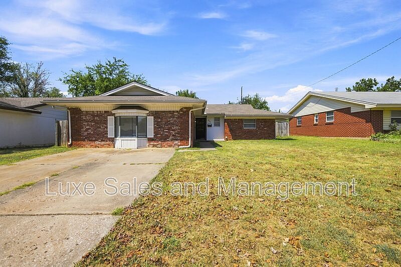 1st image of 621 Lotus Ave