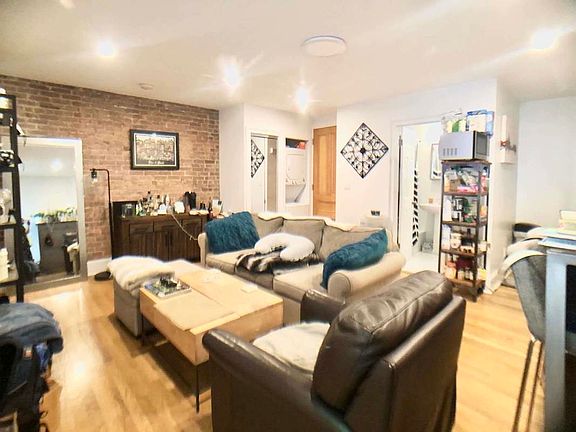 4th image of 606 2nd St APT 1