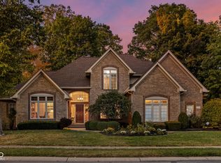 5826 Dawnwood Dr, Carmel, IN 46033