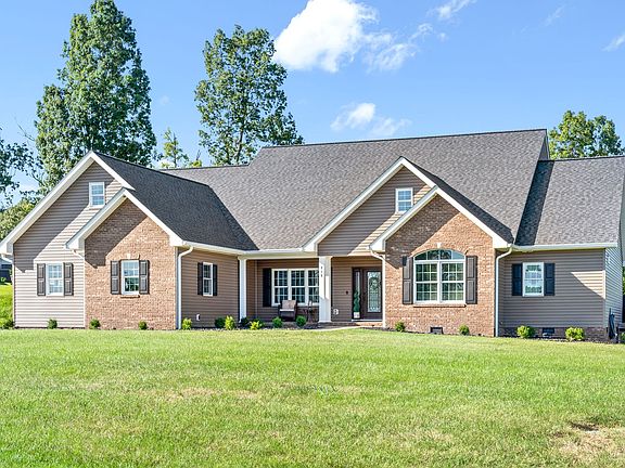 2nd image of 915 Rose Ln