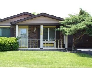 725 Bloomfield Ln, Aurora, IL 60504