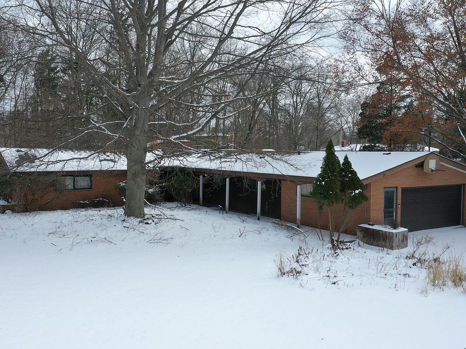 1st image of 22900 Thorncliffe St