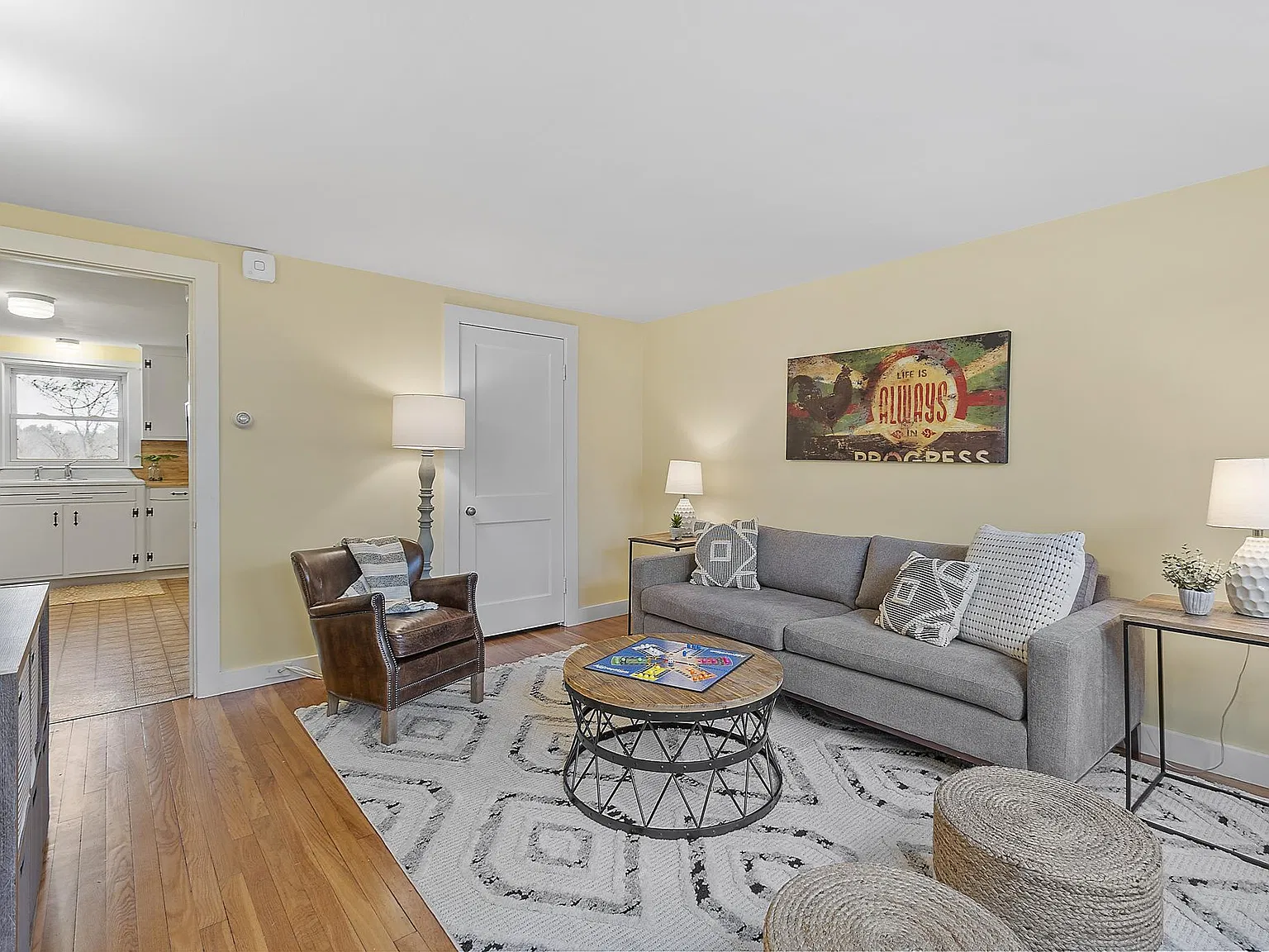 2 bed, 800 sqft, $2,400 — Photo 4