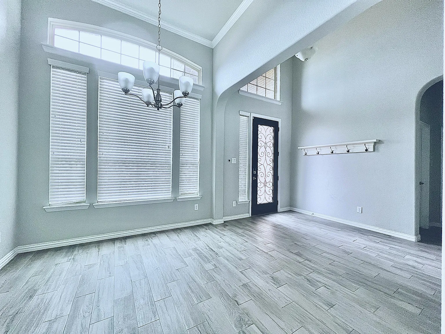 4 bed, 2826 sqft, $3,750 — Photo 4