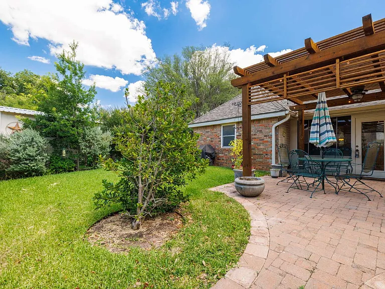 3726 Pensacola Dr — Photo 46