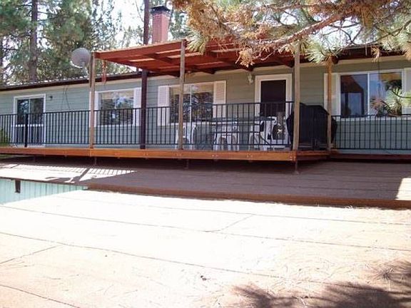 LARGE DECK OVERLOOKING LA