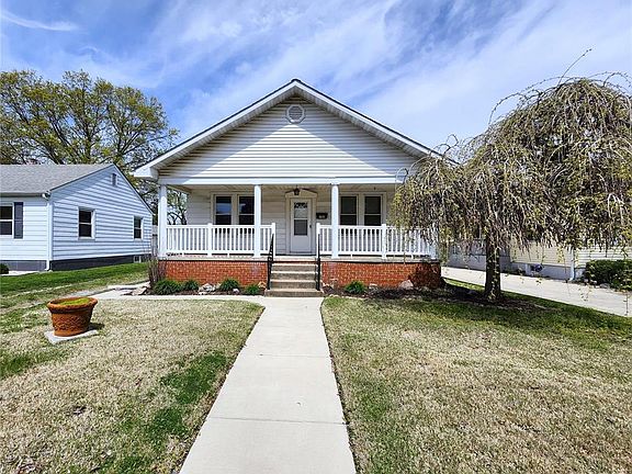 3rd image of 2133 Woodlawn Ave
