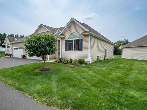 146 Stonybrook Way #146, South Hadley, MA 01075