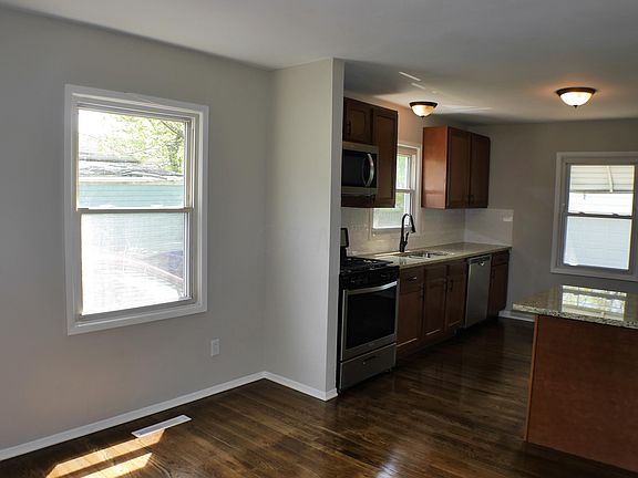 3rd image of 1327 Maetzel Dr