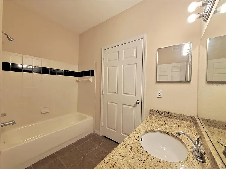 6029 Westgate Dr #712 — Photo 9