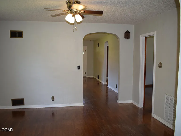305 S Brownell Ave — Photo 3