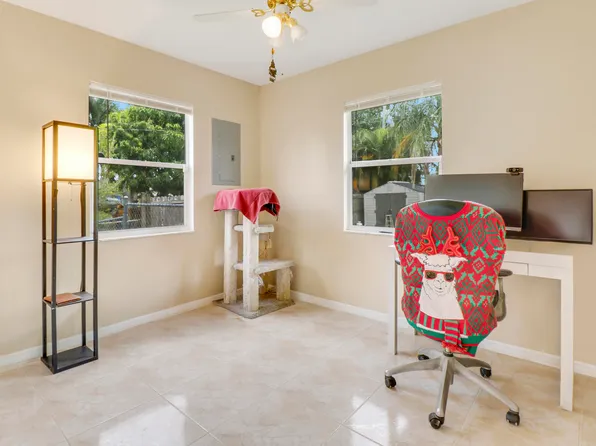 1042 SW Coleman Avenue, Port St Lucie, FL 34953