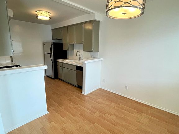 4th image of 1405 Amherst Ave APT 204