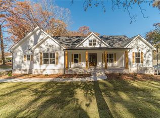 327 Pine Cir, Monroe, GA 30655