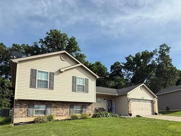 1102 Marathon Dr, Foristell, MO 63348