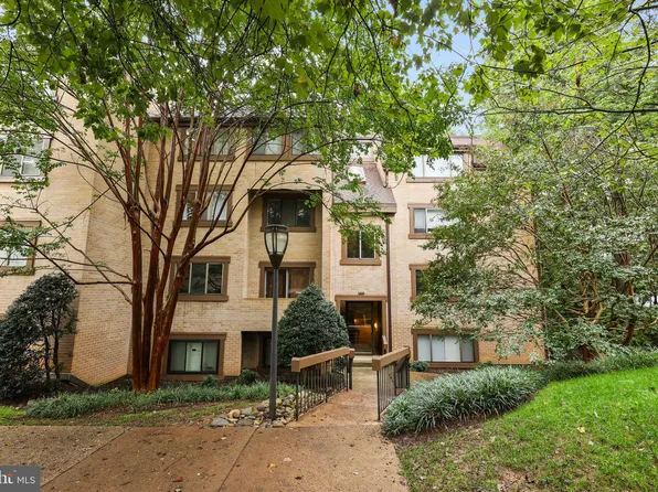 1656 Parkcrest Cir APT 200, Reston, VA 20190