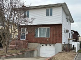 12 Hickory Rd, Port Washington, NY 11050