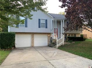 407 Huntington Dr S, Greenwood, MO 64034