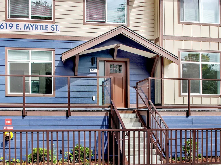 619 E Myrtle St — Photo 36