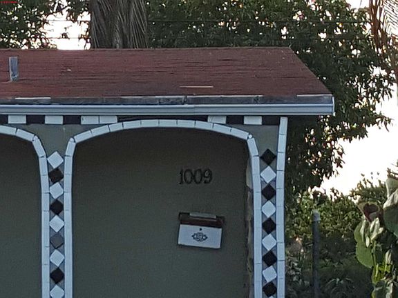 3rd image of 1009 N Australian Ave