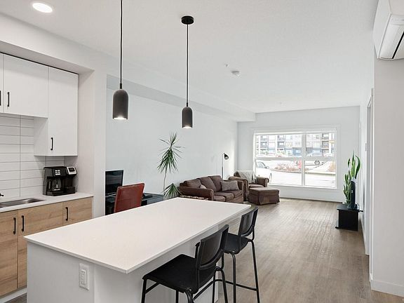 2nd image of 2461 Gateway Rd #104