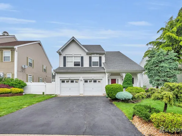 8 Raleigh Way, Franklin Park, NJ 08823