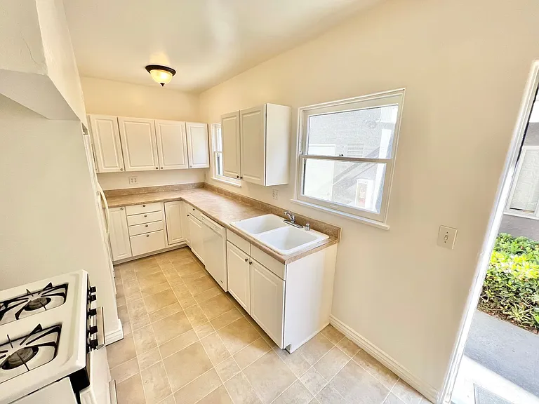 227 Granada Ave — Photo 3