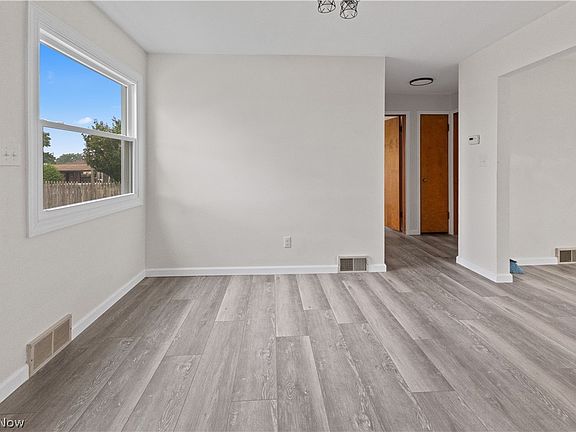 5th image of 107 Clearview Ave